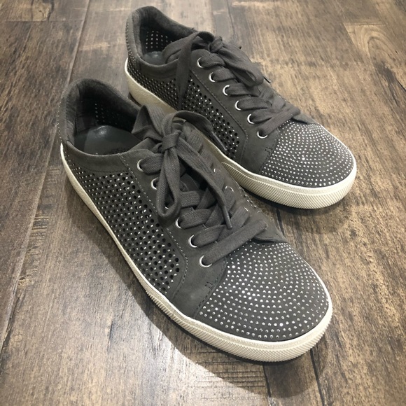 VINCE CAMUTO STUDDED SNEAKERS - Picture 3 of 7